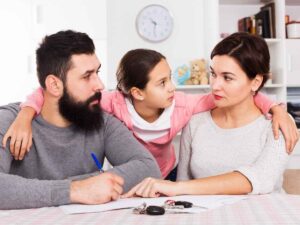 Genitori divorziati e figli, novità per l'assegno di mantenimento