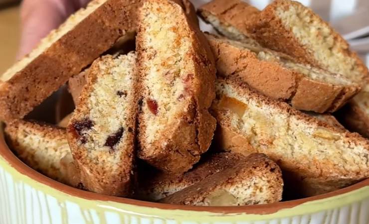 Cantucci in una ciotola