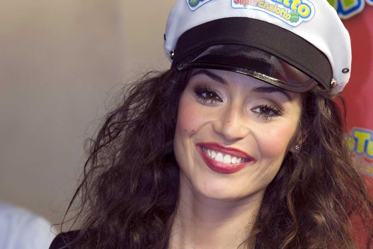 Raffaella Fico che sorride
