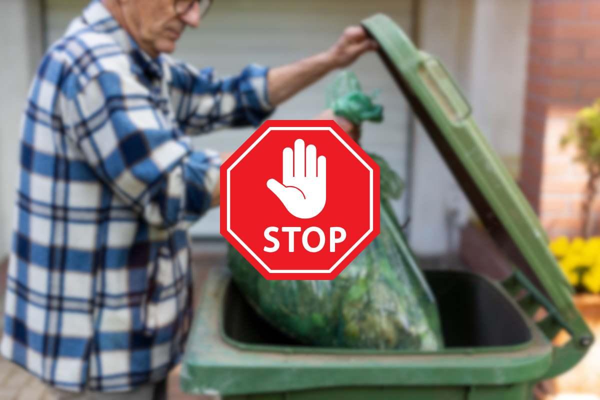 segnale di stop e uomo che getta qualcosa nella spazzatura